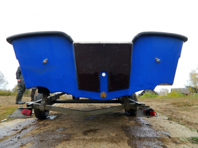 Wyatboat 430C (стеклопластиковый тримаран)
